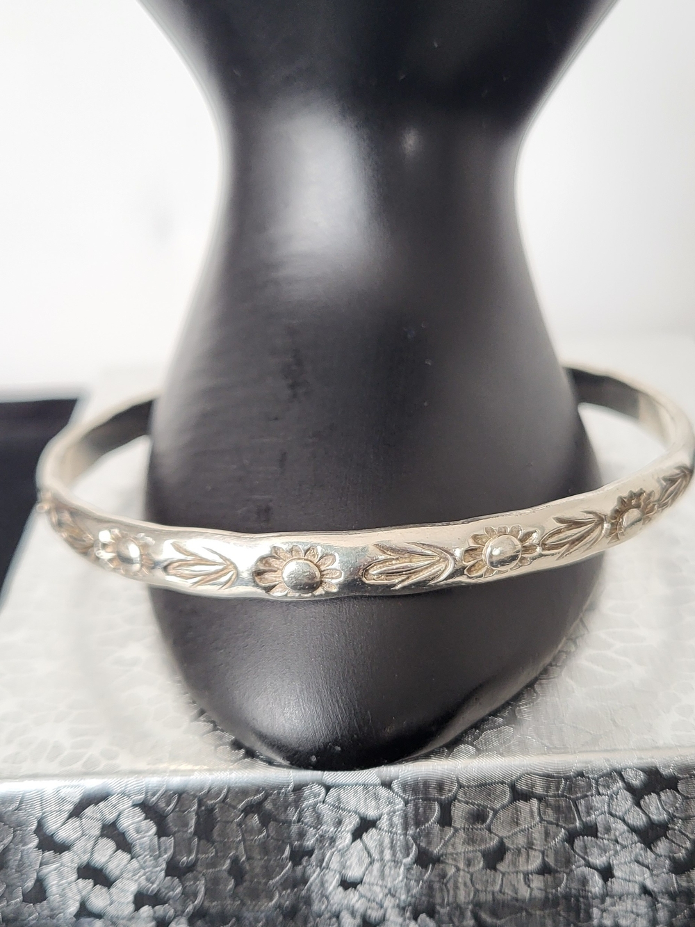 Vintage Mexican Sterling Silver Floral Hinged Bangle Bracelet - Silver